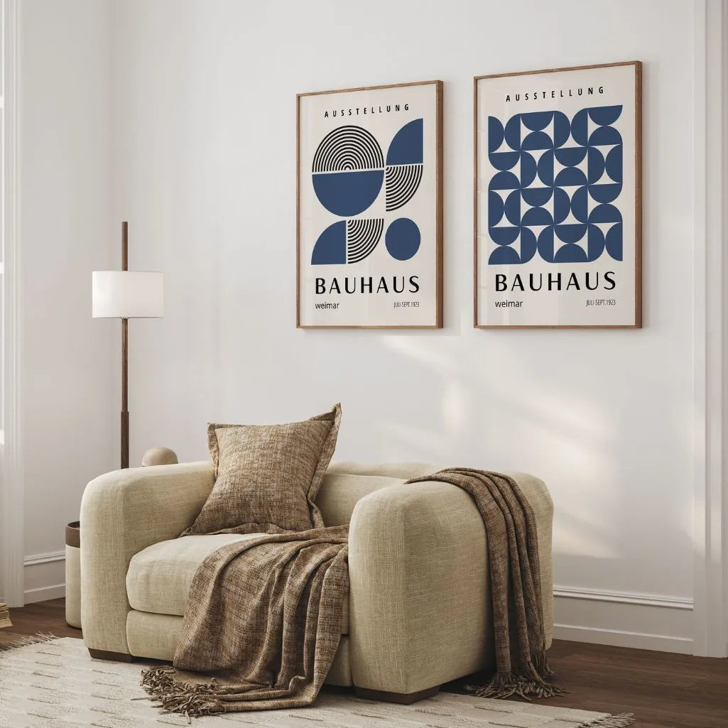 Set mit 2 Bauhaus-Postern – Marineblaue Formen