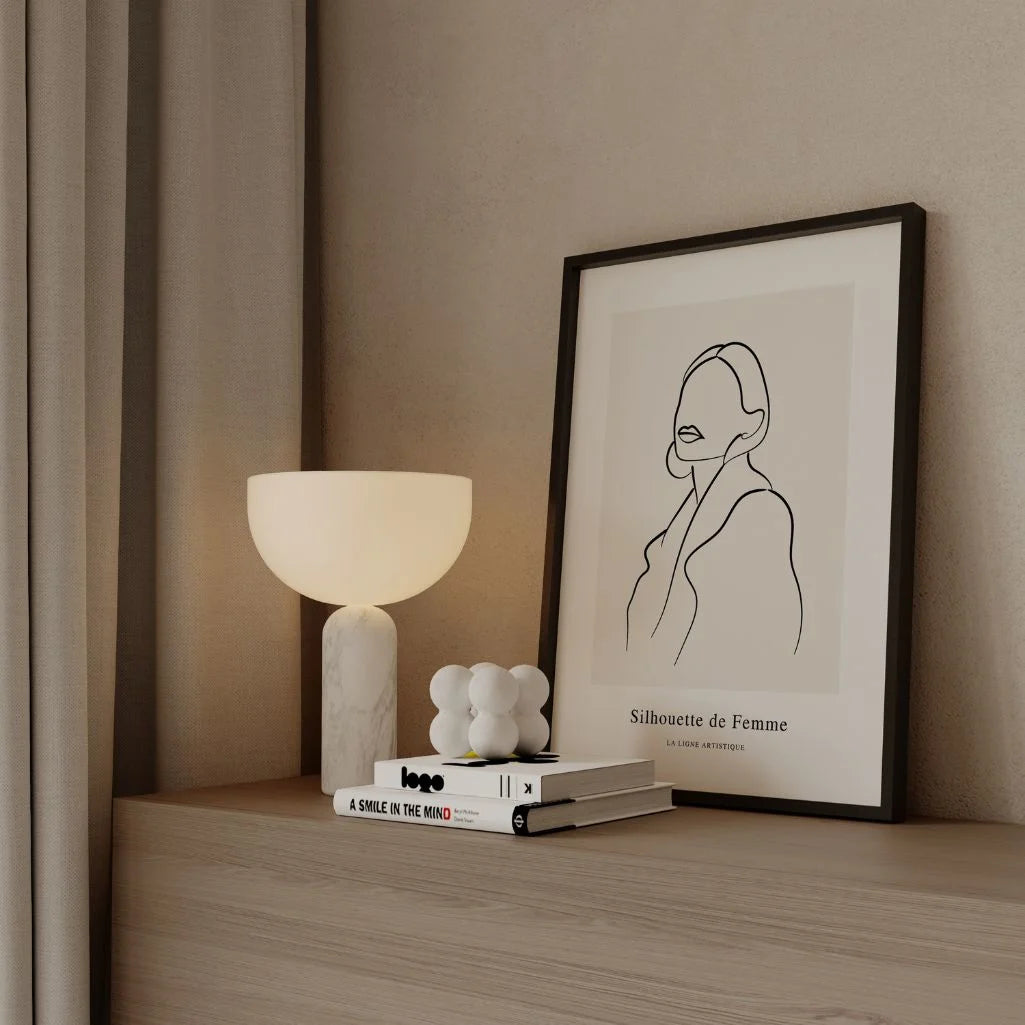 Poster – Elegante Frau im Mantel