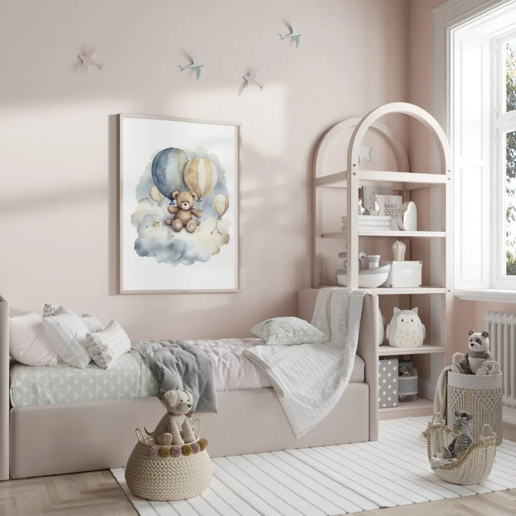 Teddybär auf einer Wolke mit Luftballons Poster