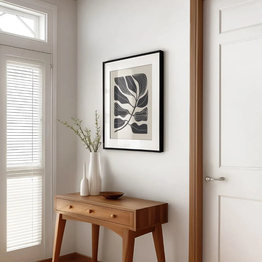 Minimalistisches botanisches Poster mit schwarzen Blättern