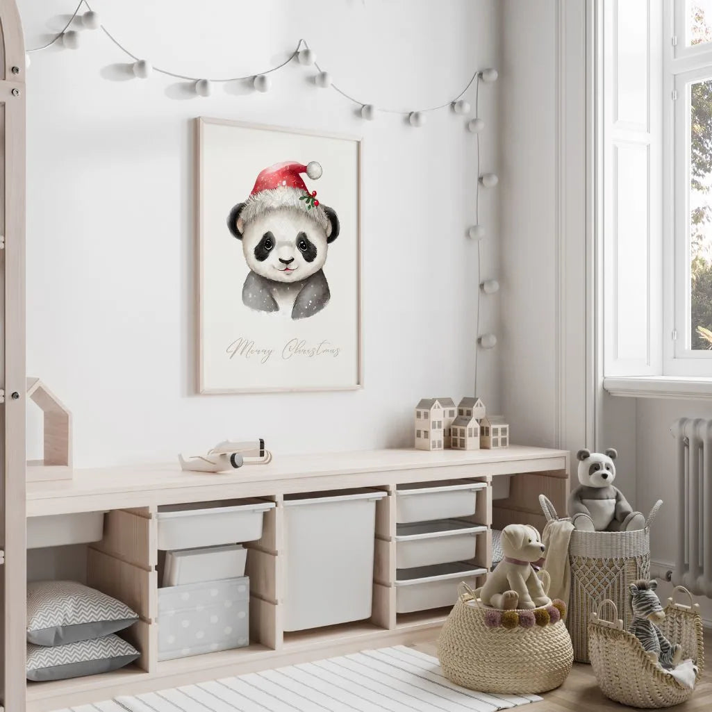 Poster mit einem süßen Panda in einer Weihnachtsmütze