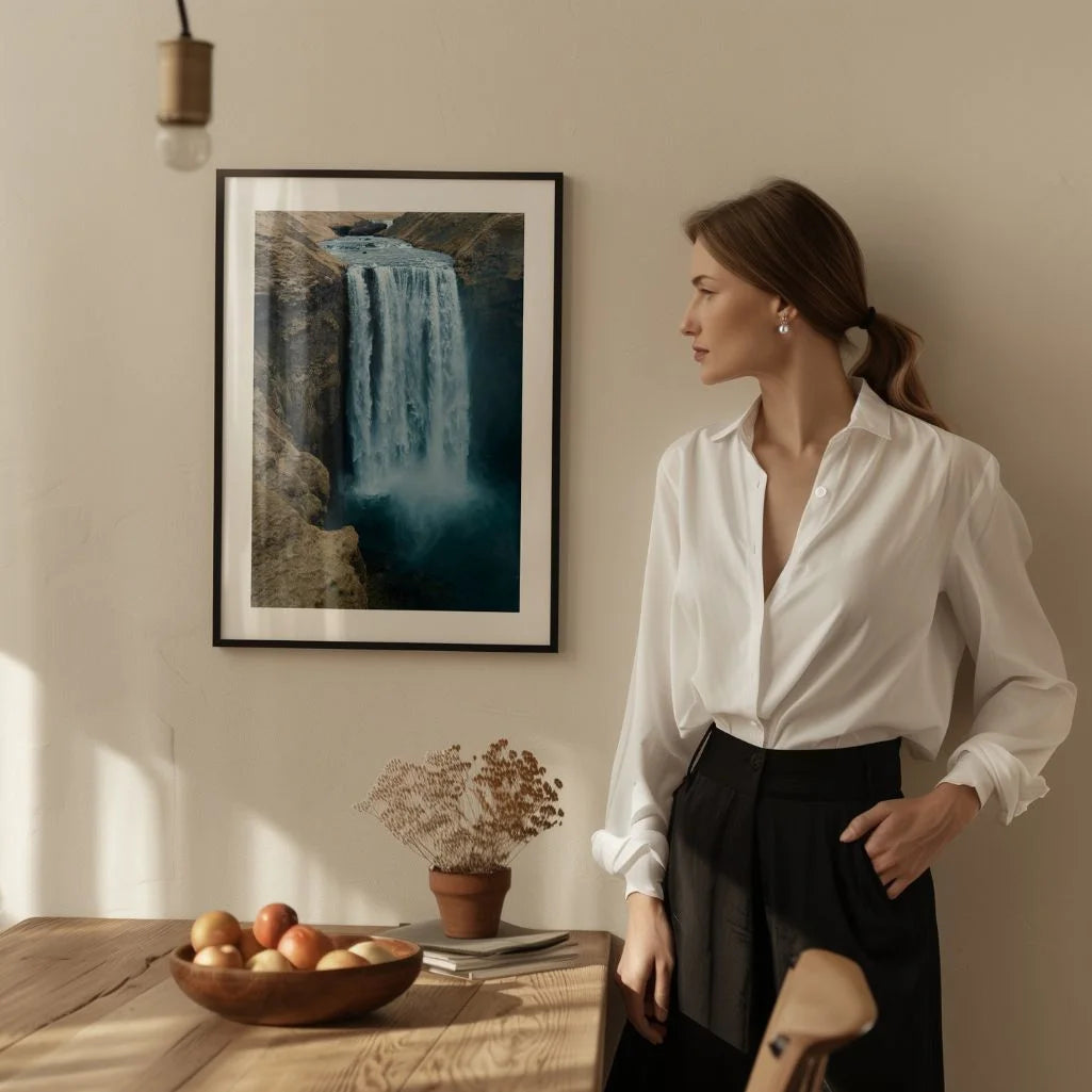 Das Poster „Der mächtige Wasserfall“